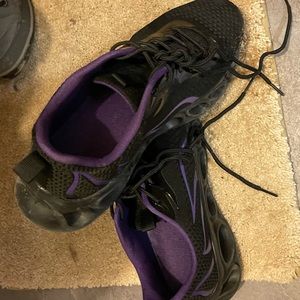 Women’s tennis shoes